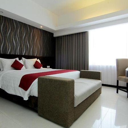 The Sun Hotel Madiun Eksteriør billede
