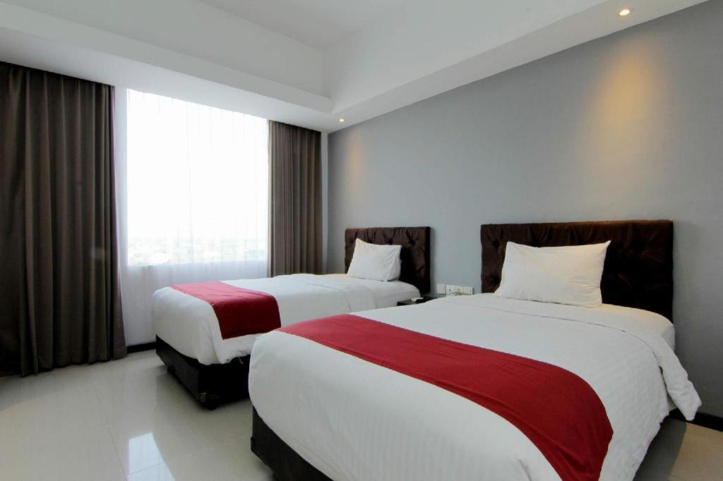The Sun Hotel Madiun Eksteriør billede