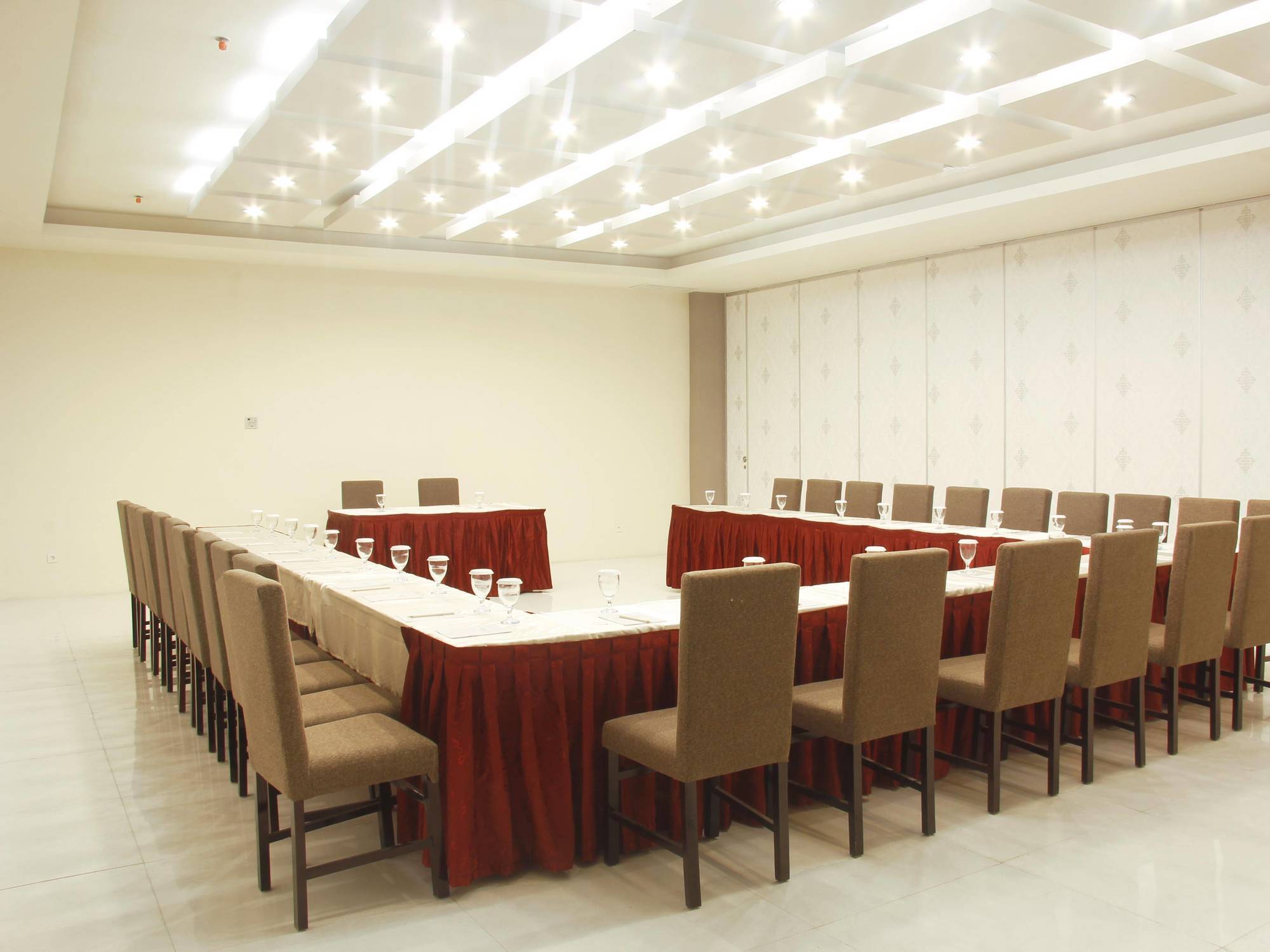 The Sun Hotel Madiun Eksteriør billede