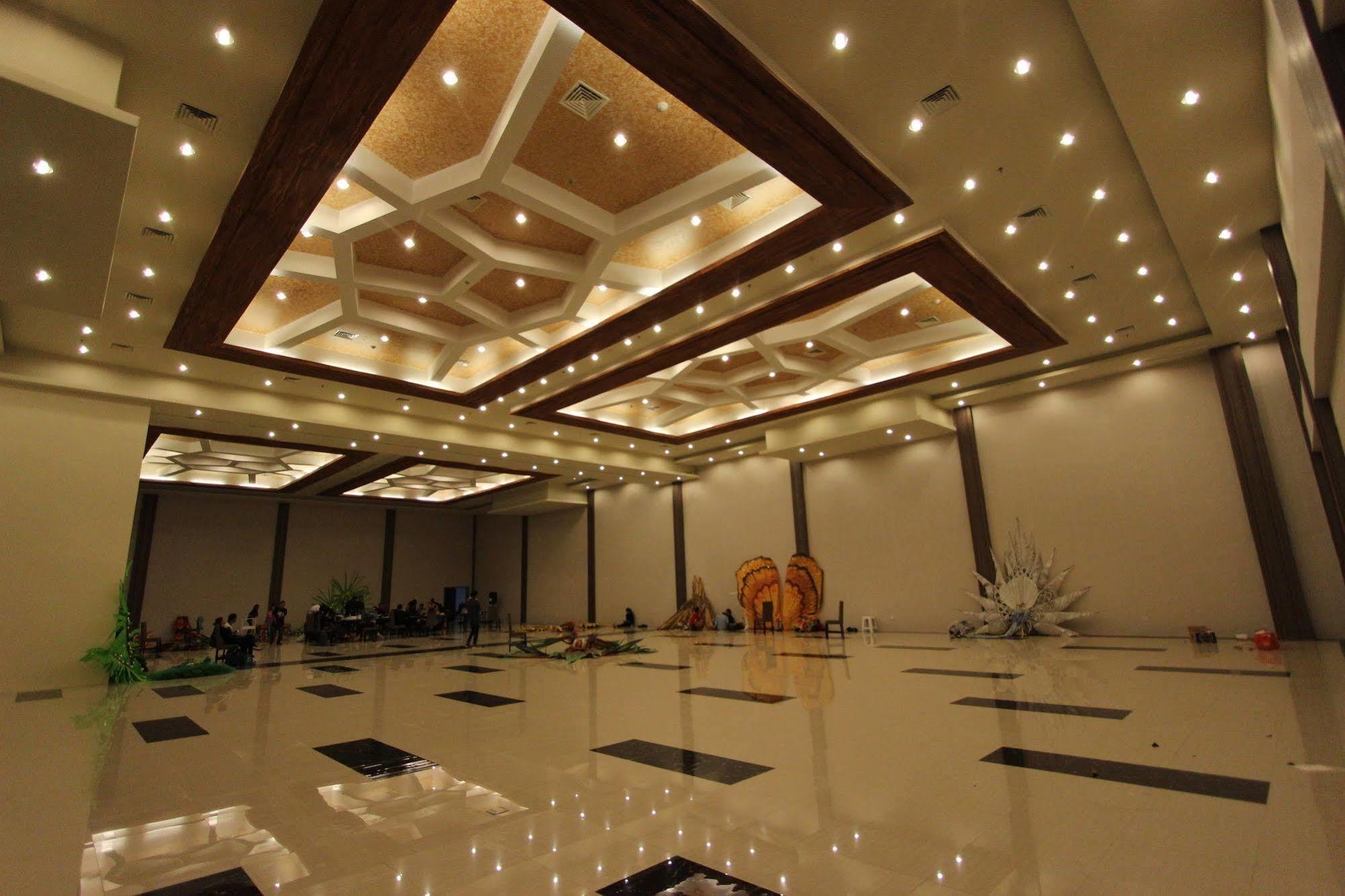 The Sun Hotel Madiun Eksteriør billede