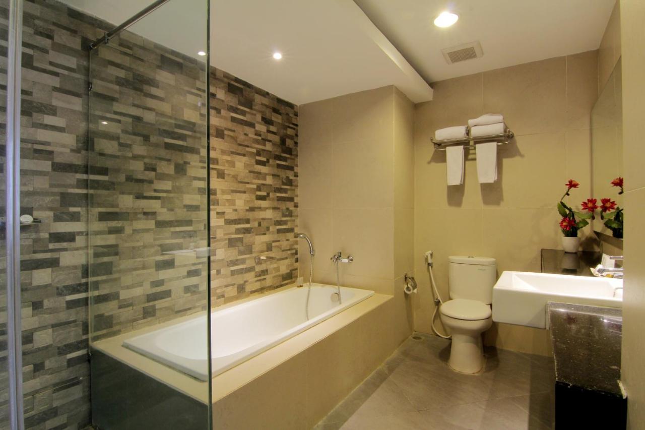 The Sun Hotel Madiun Eksteriør billede
