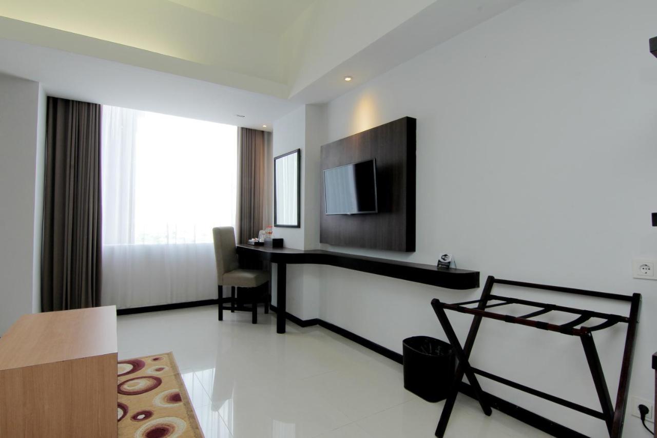The Sun Hotel Madiun Eksteriør billede