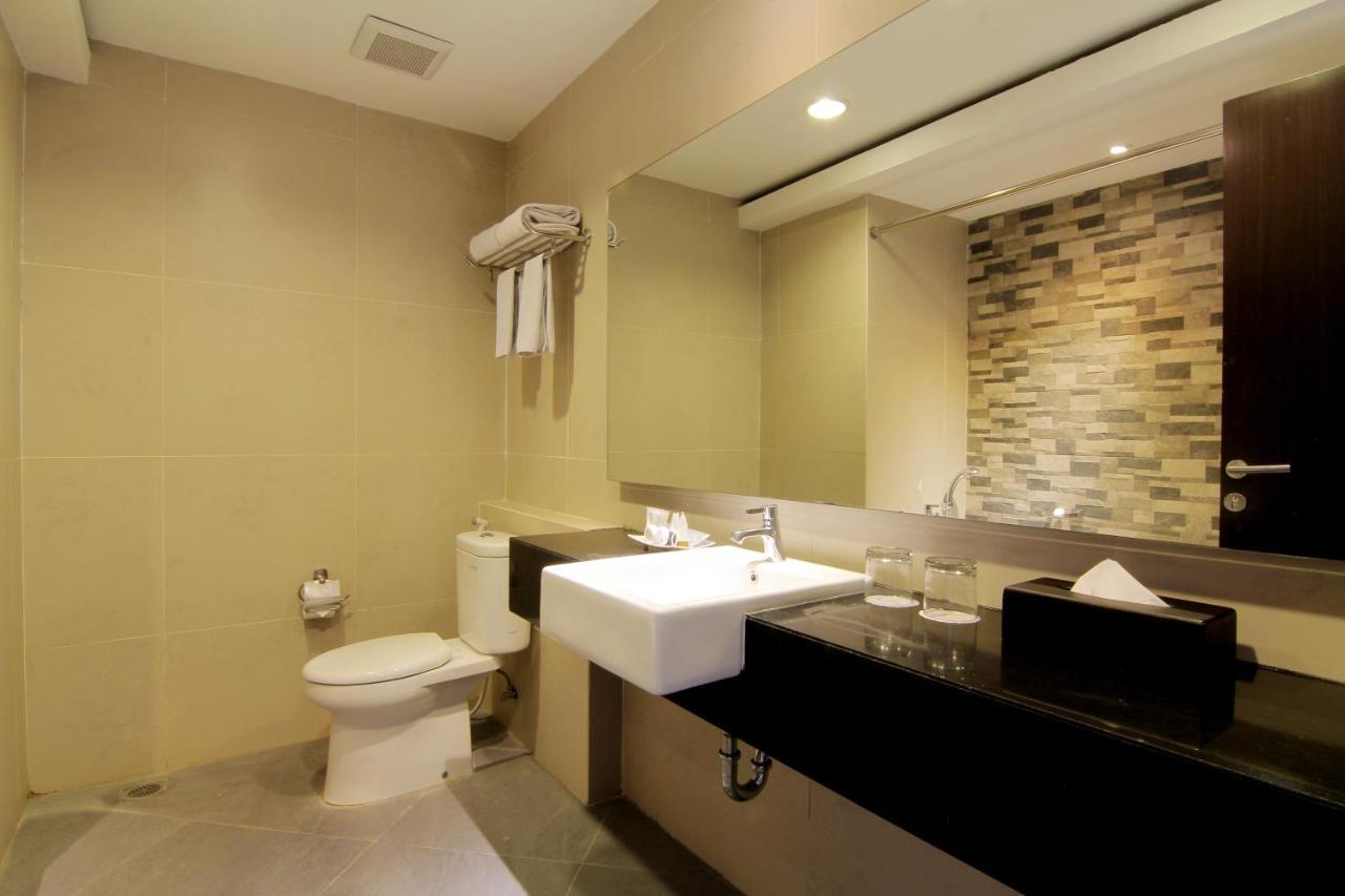The Sun Hotel Madiun Eksteriør billede