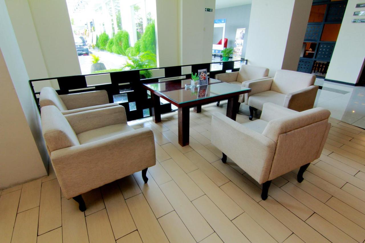 The Sun Hotel Madiun Eksteriør billede