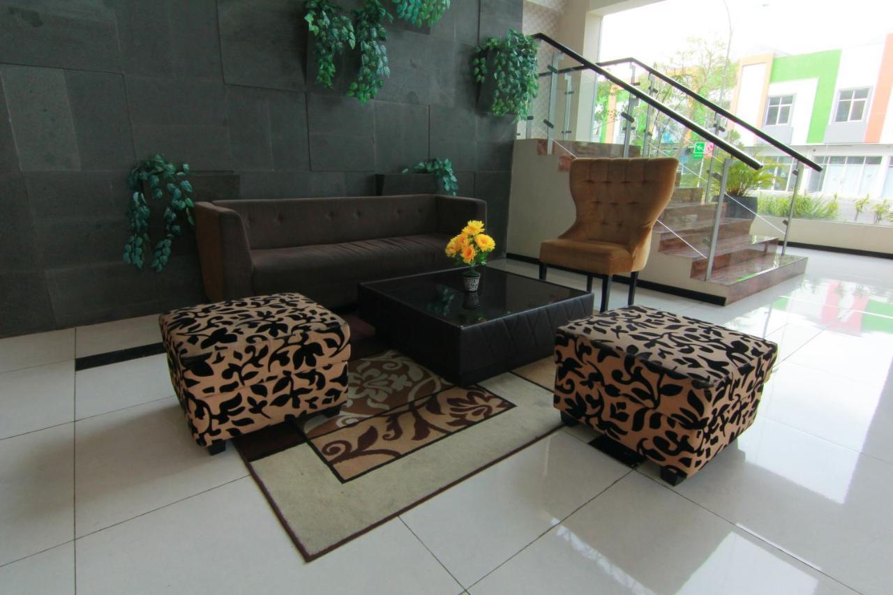 The Sun Hotel Madiun Eksteriør billede