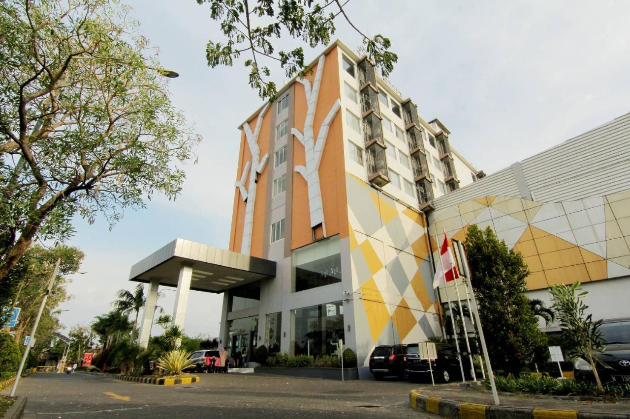 The Sun Hotel Madiun Eksteriør billede